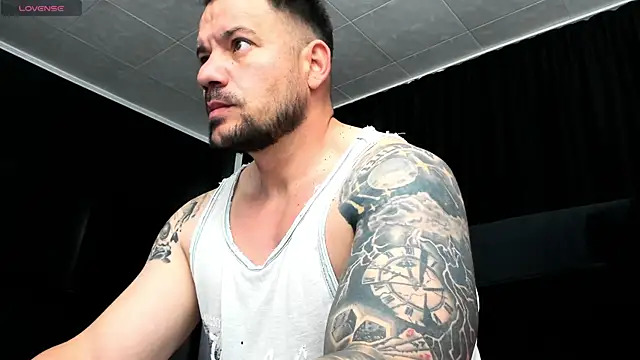 Snapshot of musclemonster31 chatting on 21, 10, 2025 musclemonster31 online show from 21, 10, 2025