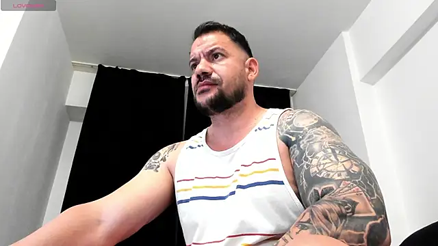 Snapshot of musclemonster31 chatting on 31, 10, 2025 musclemonster31 online show from 31, 10, 2025