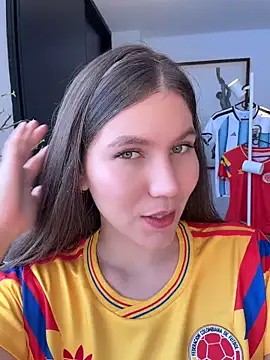 AmelieLaurent  online show from 18, 6, 2026