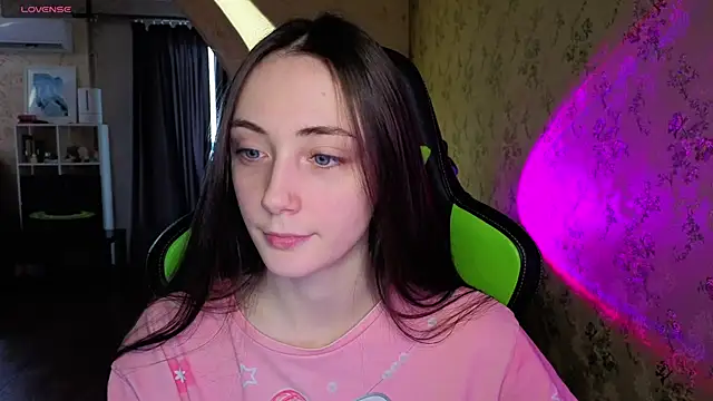 Snapshot of Lexi_Split chatting on 15, 11, 2025 Lexi Split online show from 15, 11, 2025