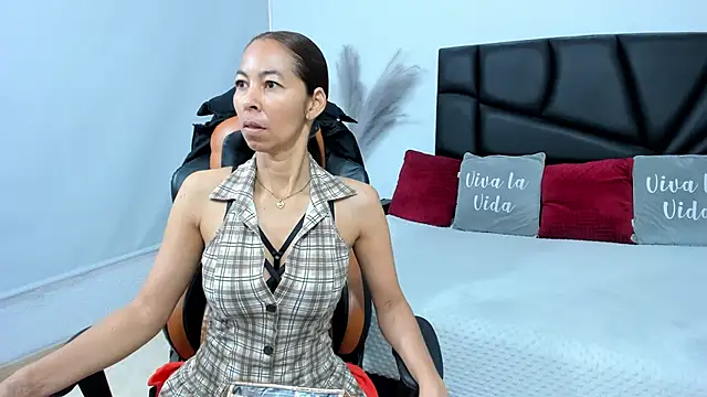 Snapshot of Rosalinda_Cortez chatting on 25, 9, 2025 Rosalinda Cortez online show from 25, 9, 2025