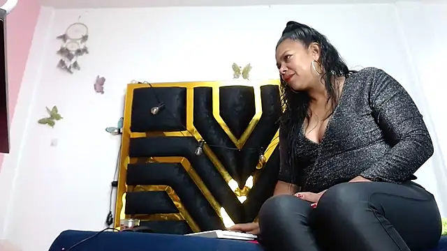 Helennahot online show from 9, 2, 2025