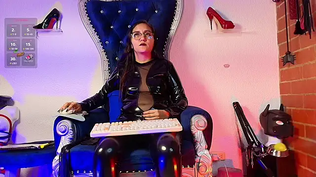 Snapshot of abbymora chatting on 9, 11, 2025 abbymora online show from 9, 11, 2025