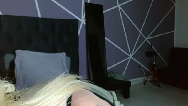 Snapshot of miley_jensen chatting on 19, 9, 2025 miley jensen online show from 19, 9, 2025