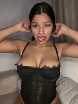 Snapshot of AgathaGeorgiou chatting on 7, 11, 2025 AgathaGeorgiou online show from 7, 11, 2025