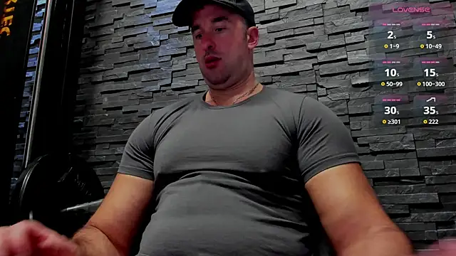 Snapshot of David_Big_Daddy chatting on 28, 10, 2025 David Big Daddy online show from 28, 10, 2025