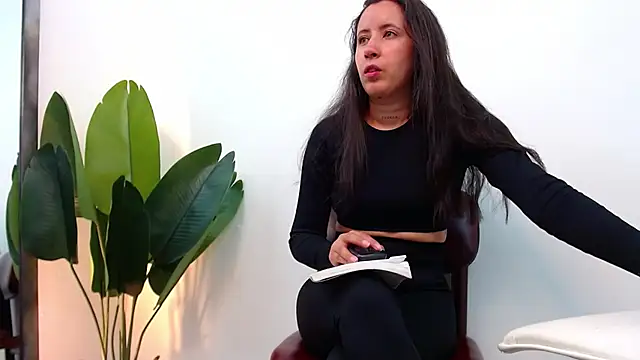 Snapshot of marthina_thompsson chatting on 2, 1, 2025 marthina thompsson online show from 2, 1, 2025