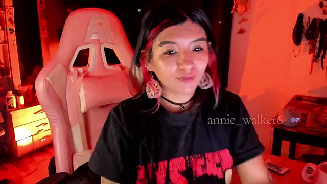 Snapshot of annie_walker6 chatting on 1, 7, 2026 annie walker6 online show from 1, 7, 2026