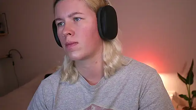 moonamii online show from 10, 12, 2024