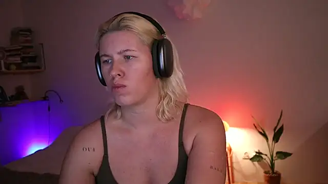 moonamii online show from 15, 1, 2025