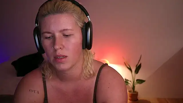 moonamii online show from 16, 1, 2025