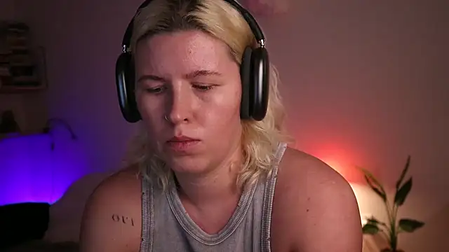 moonamii online show from 30, 1, 2025