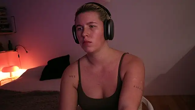 moonamii online show from 18, 2, 2025