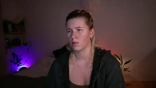 moonamii online show from 25, 9, 2025