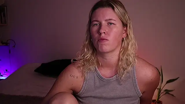 moonamii online show from 8, 10, 2025