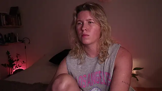 moonamii online show from 31, 10, 2025