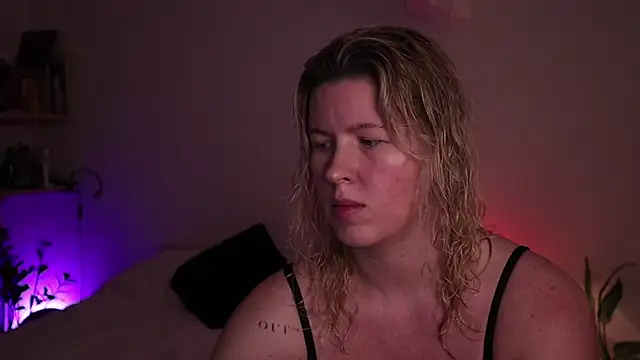 moonamii online show from 6, 11, 2025