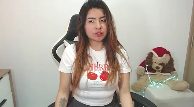 Snapshot of alice_middlee chatting on 7, 1, 2025 alice middlee online show from 7, 1, 2025