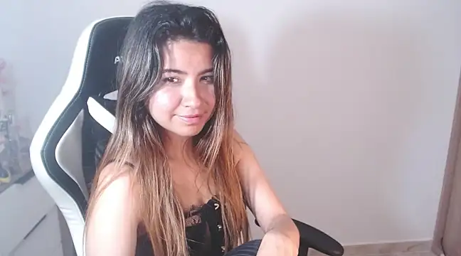 Snapshot of alice_middlee chatting on 6, 2, 2025 alice middlee online show from 6, 2, 2025