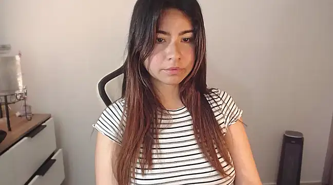 Snapshot of alice_middlee chatting on 18, 2, 2025 alice middlee online show from 18, 2, 2025