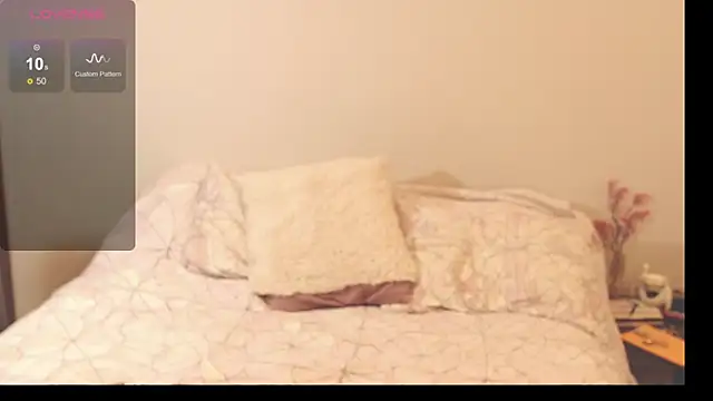 Snapshot of alice_middlee chatting on 15, 10, 2025 alice middlee online show from 15, 10, 2025