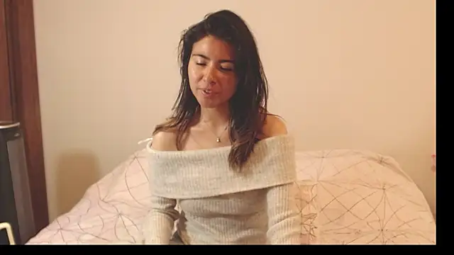 Snapshot of alice_middlee chatting on 11, 11, 2025 alice middlee online show from 11, 11, 2025