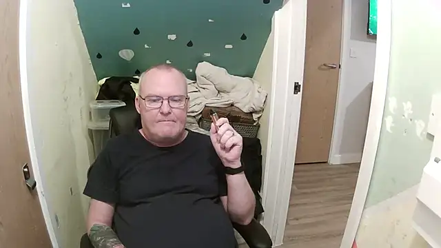 Snapshot of FriendlyDave chatting on 1, 2, 2025 FriendlyDave online show from 1, 2, 2025