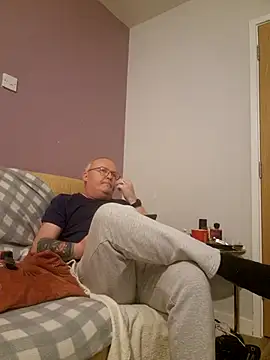 Snapshot of FriendlyDave chatting on 1, 2, 2025 FriendlyDave online show from 1, 2, 2025