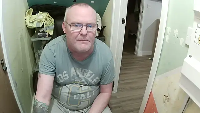 Snapshot of FriendlyDave chatting on 8, 2, 2025 FriendlyDave online show from 8, 2, 2025