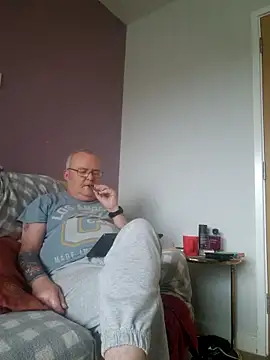 Snapshot of FriendlyDave chatting on 10, 2, 2025 FriendlyDave online show from 10, 2, 2025