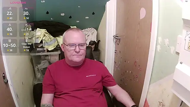 Snapshot of FriendlyDave chatting on 10, 2, 2025 FriendlyDave online show from 10, 2, 2025