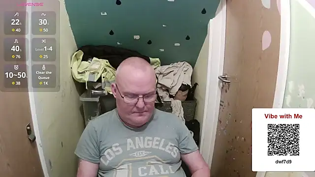 Snapshot of FriendlyDave chatting on 13, 2, 2025 FriendlyDave online show from 13, 2, 2025