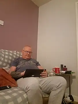 Snapshot of FriendlyDave chatting on 16, 2, 2025 FriendlyDave online show from 16, 2, 2025