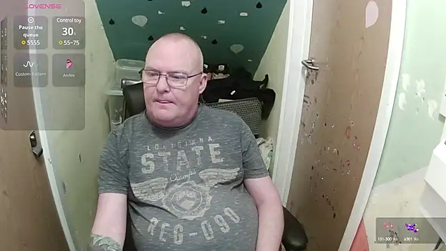 Snapshot of FriendlyDave chatting on 17, 2, 2025 FriendlyDave online show from 17, 2, 2025