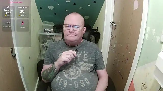 Snapshot of FriendlyDave chatting on 18, 2, 2025 FriendlyDave online show from 18, 2, 2025