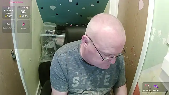 Snapshot of FriendlyDave chatting on 18, 2, 2025 FriendlyDave online show from 18, 2, 2025