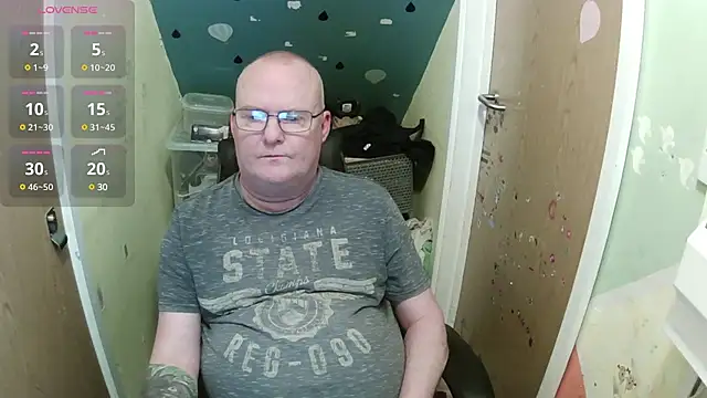 Snapshot of FriendlyDave chatting on 18, 2, 2025 FriendlyDave online show from 18, 2, 2025