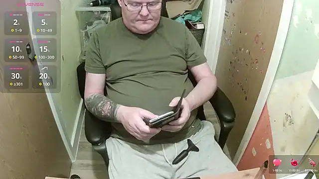 Snapshot of FriendlyDave chatting on 24, 2, 2025 FriendlyDave online show from 24, 2, 2025