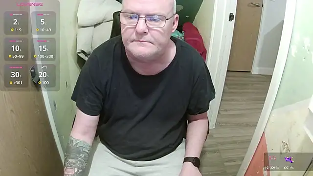 Snapshot of FriendlyDave chatting on 3, 3, 2025 FriendlyDave online show from 3, 3, 2025