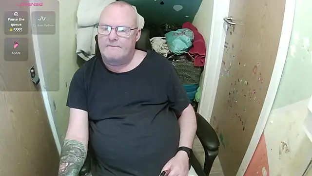 Snapshot of FriendlyDave chatting on 4, 3, 2025 FriendlyDave online show from 4, 3, 2025