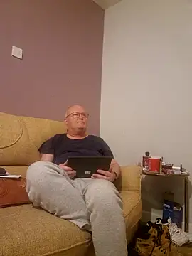 Snapshot of FriendlyDave chatting on 4, 3, 2025 FriendlyDave online show from 4, 3, 2025