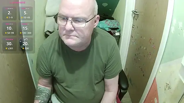 Snapshot of FriendlyDave chatting on 7, 3, 2025 FriendlyDave online show from 7, 3, 2025