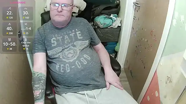 Snapshot of FriendlyDave chatting on 11, 3, 2025 FriendlyDave online show from 11, 3, 2025