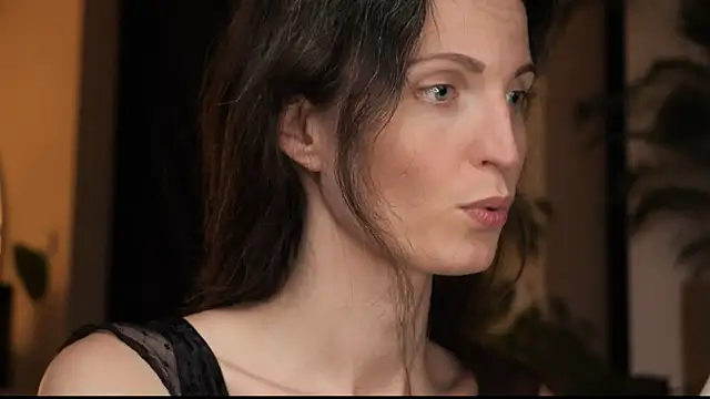 Snapshot of yulladao chatting on 4, 10, 2025 yulladao online show from 4, 10, 2025