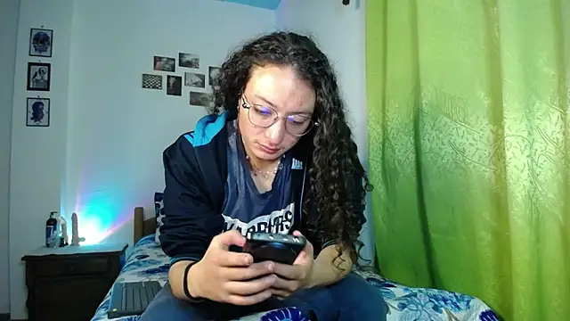 Snapshot of monkeywillwhite chatting on 4, 11, 2025 monkeywillwhite online show from 4, 11, 2025