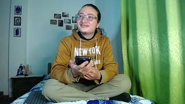 Snapshot of monkeywillwhite chatting on 14, 11, 2025 monkeywillwhite online show from 14, 11, 2025