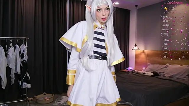 Snapshot of HolliWould_ chatting on 14, 12, 2025 HolliWould online show from 14, 12, 2025