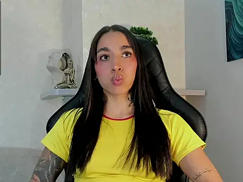 KAYLA BATISTA online show from 29, 7, 2026