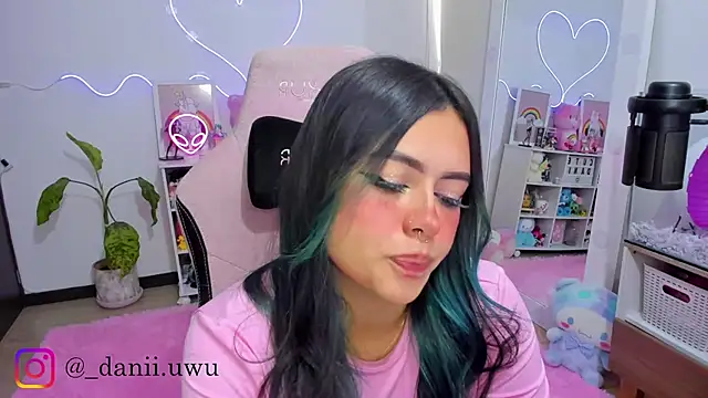 CuteDani  online show from 12, 2, 2026