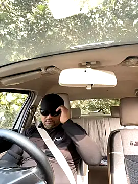 Dick 6inches online show from 19, 11, 2025